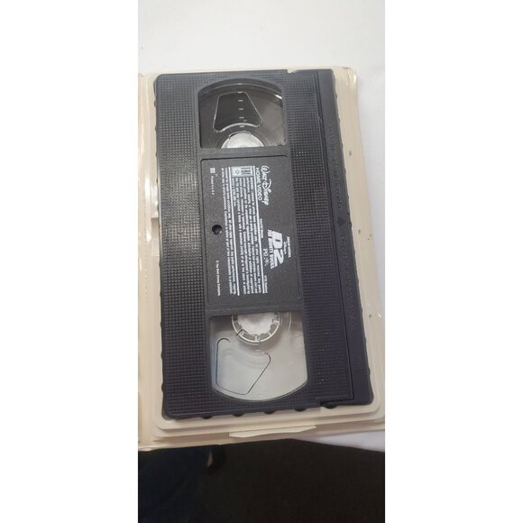Walt Disney D2: The Mighty Ducks VHS Tape Emilio Esteves1994 Clamshell Case - Picture 3 of 3